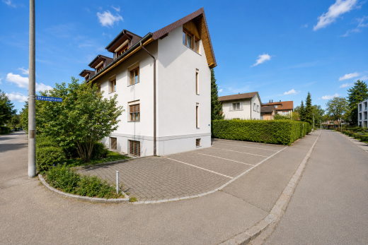 außenansicht mit stuckverkleidung, parkplatz, from community, day time, und apartment complex view