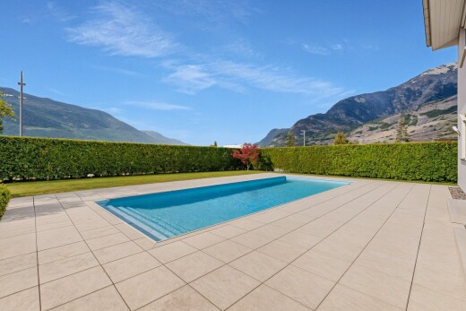 schwimmbad mit blick auf die berge, mountain view, from property, day time, und terrasse