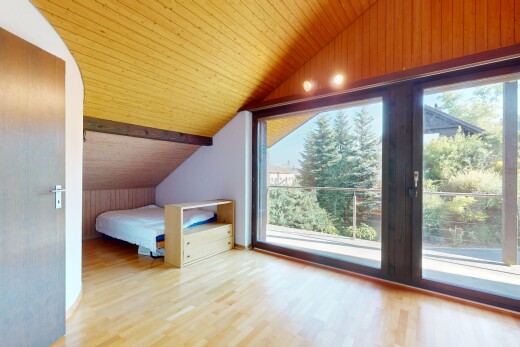 zimmer / schlafzimmer mit zusätzliches zimmer, dachschräge, vaulted ceiling, holzdecke, und wood ceiling