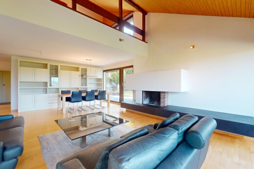 wohn- / esszimmer mit natural light, natürliches licht, drywall, gipskartonwand, und high ceiling