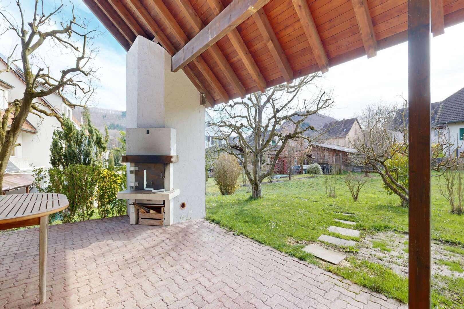 terrasse avec terrasse, pelouse, from property, residential view, et vue résidentielle