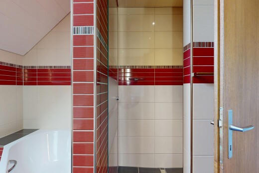 salle de bains avec inside property et salle de bain complète