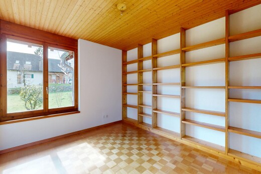 pièce vide avec drywall, cloison sèche, inside property, light floor, et natural light