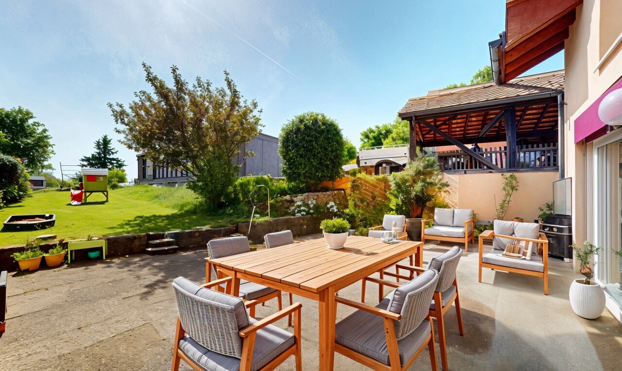 terrasse mit terrasse und essbereich im freien