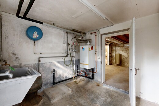 wäschekammer mit concrete floor, betonboden, unfinished concrete floor, inside property, und waschbecken