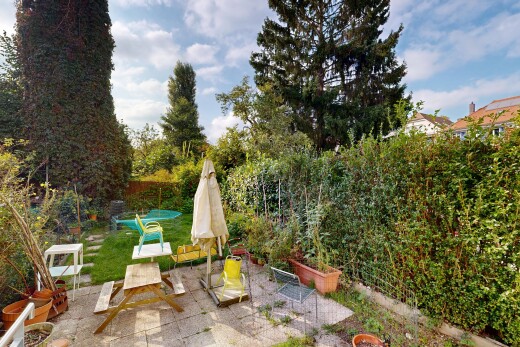 garten mit terrasse, from property, und day time