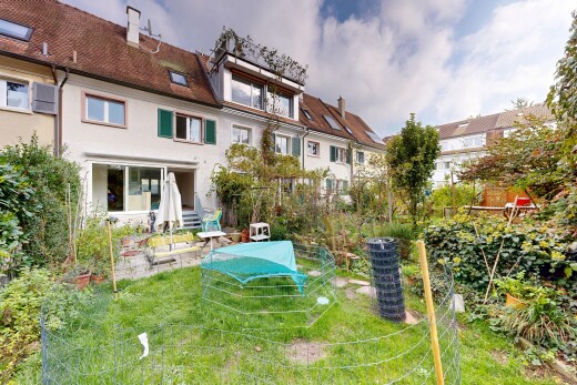 garten mit terrasse, day time, rasen, und property visible