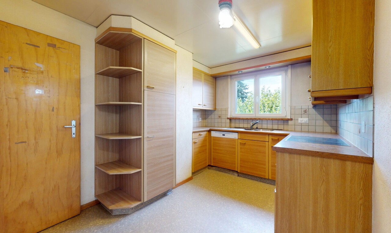 cuisine avec natural light, lumière naturelle, backsplash, dosseret, et plans de travail