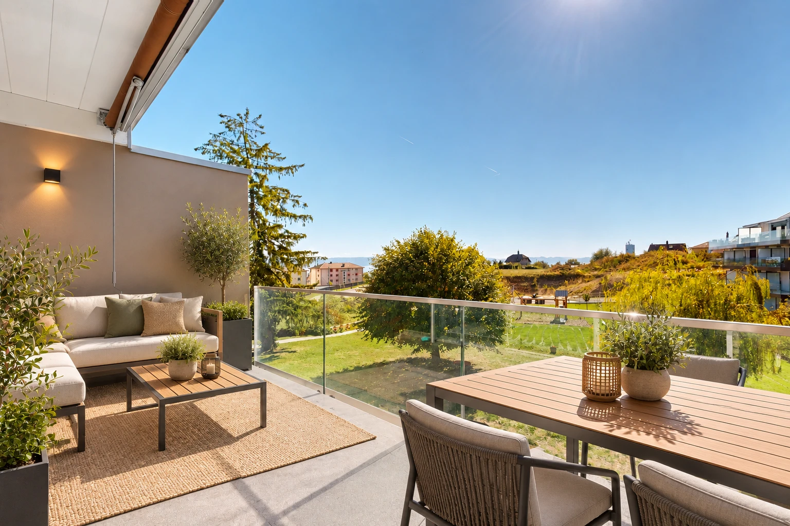 terrasse avec pelouse, from property, day time, balcon, et view focus