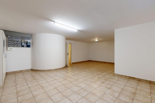 pièce vide avec drywall, cloison sèche, sous-sol, inside property, et baseboards wall