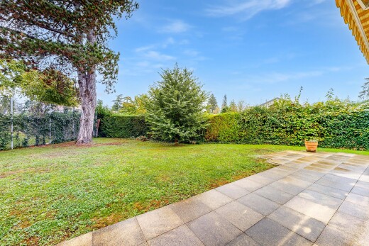 jardin avec day time, from property, pelouse, et clôture