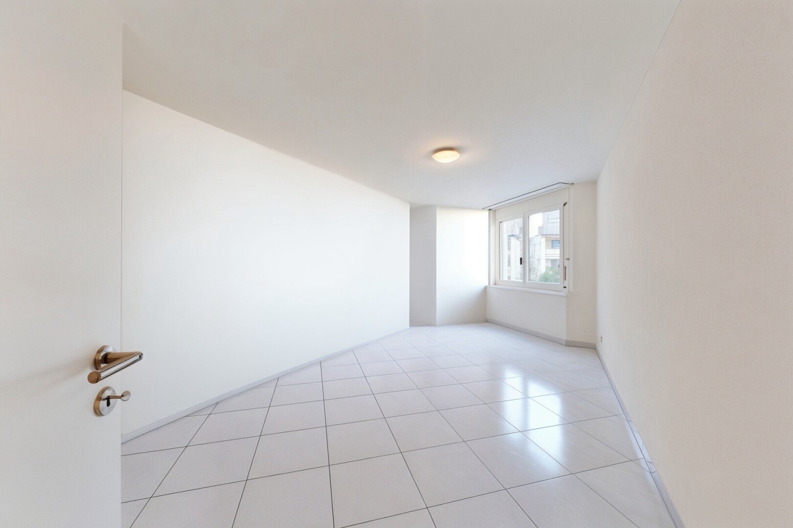 pièce vide avec cloison sèche, drywall, inside property, lumière naturelle, et natural light