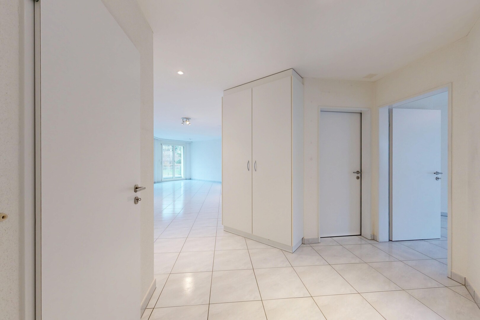 pièce vide avec lumière naturelle, natural light, inside property, cloison sèche, et drywall