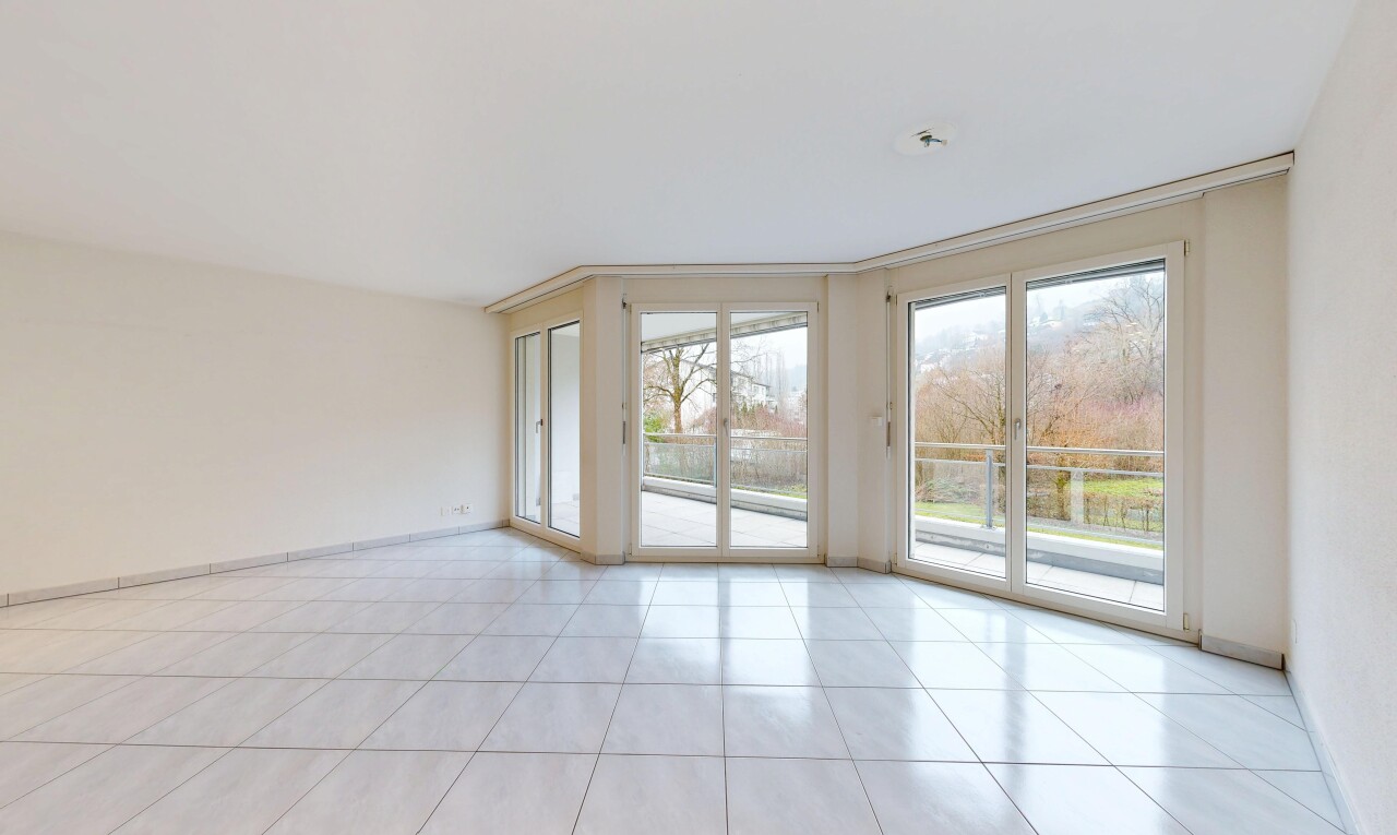 pièce vide avec cloison sèche, drywall, lumière naturelle, natural light, et inside property