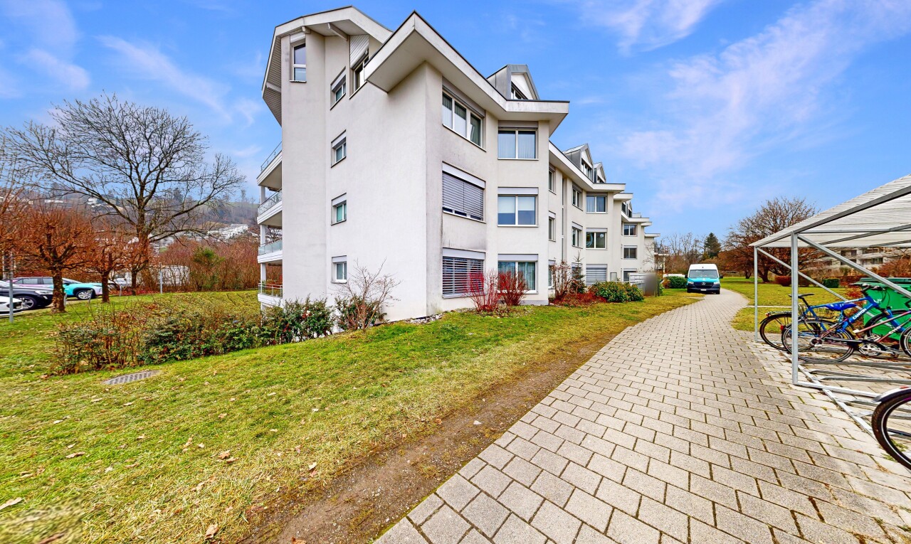 extérieur du bâtiment avec vue sur le complexe d'appartements, apartment complex view, from community, et day time