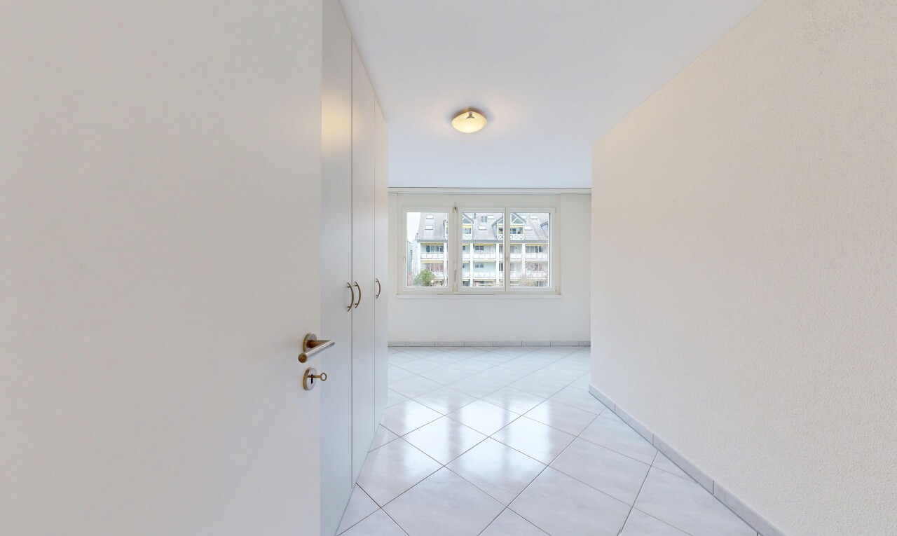 pièce vide avec inside property, lumière naturelle, natural light, cloison sèche, et drywall