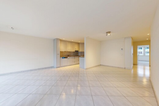 leerer raum mit einbauleuchten, recessed lighting, gipskartonwand, drywall, und inside property