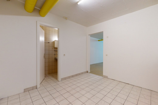 schlafzimmer mit fliesenböden