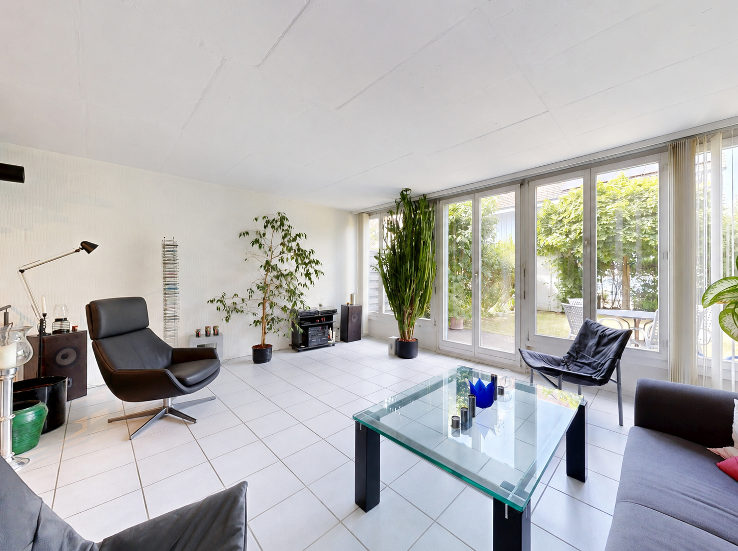 wohnzimmer mit natürliches licht, natural light, inside property, gipskartonwand, und drywall