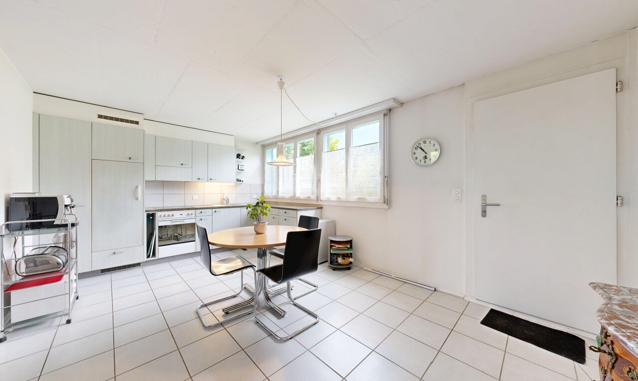 küche mit light floor, inside property, natürliches licht, natural light, und gipskartonwand