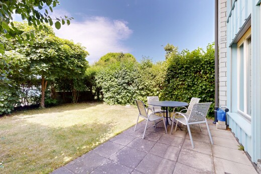 terrasse mit essbereich im freien, from property, terrasse, rasen, und day time