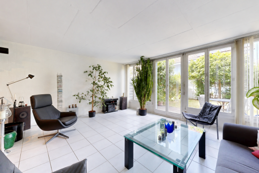 wohnzimmer mit natürliches licht, natural light, inside property, gipskartonwand, und drywall