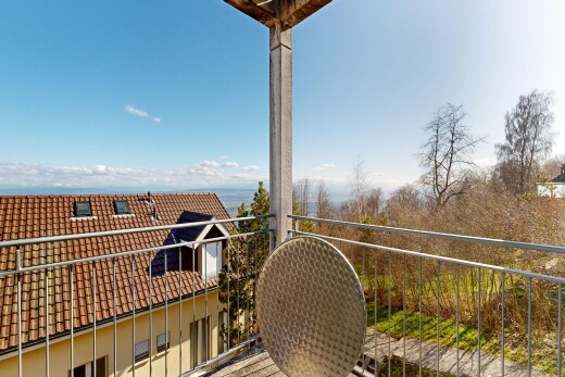 balkon mit balkon, from property, und day time