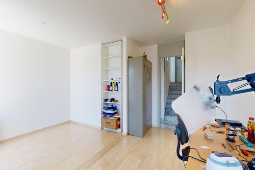 büro mit gipskartonwand, drywall, holzfußboden, wood finish floor, und inside property