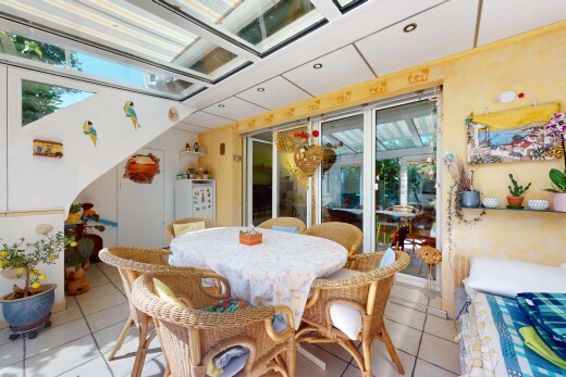 terrasse mit essbereich im freien, day time, und property visible