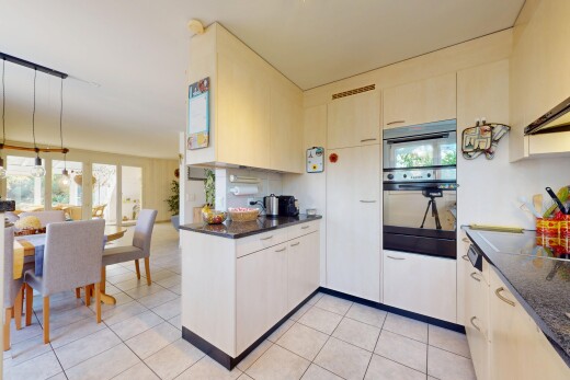küche mit natürliches licht, natural light, inside property, fliesenboden, und tile floor