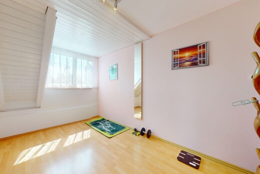 leerer raum mit natural light, natürliches licht, drywall, gipskartonwand, und inside property