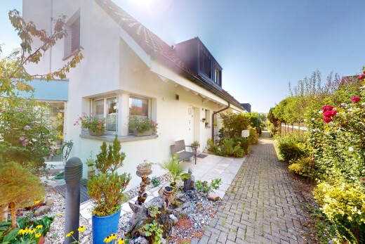 außenansicht mit dachgaube, property visible, day time, und stuckverkleidung