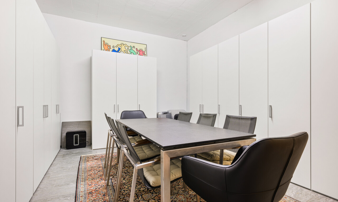 salle à manger avec inside property, light floor, drywall, et cloison sèche
