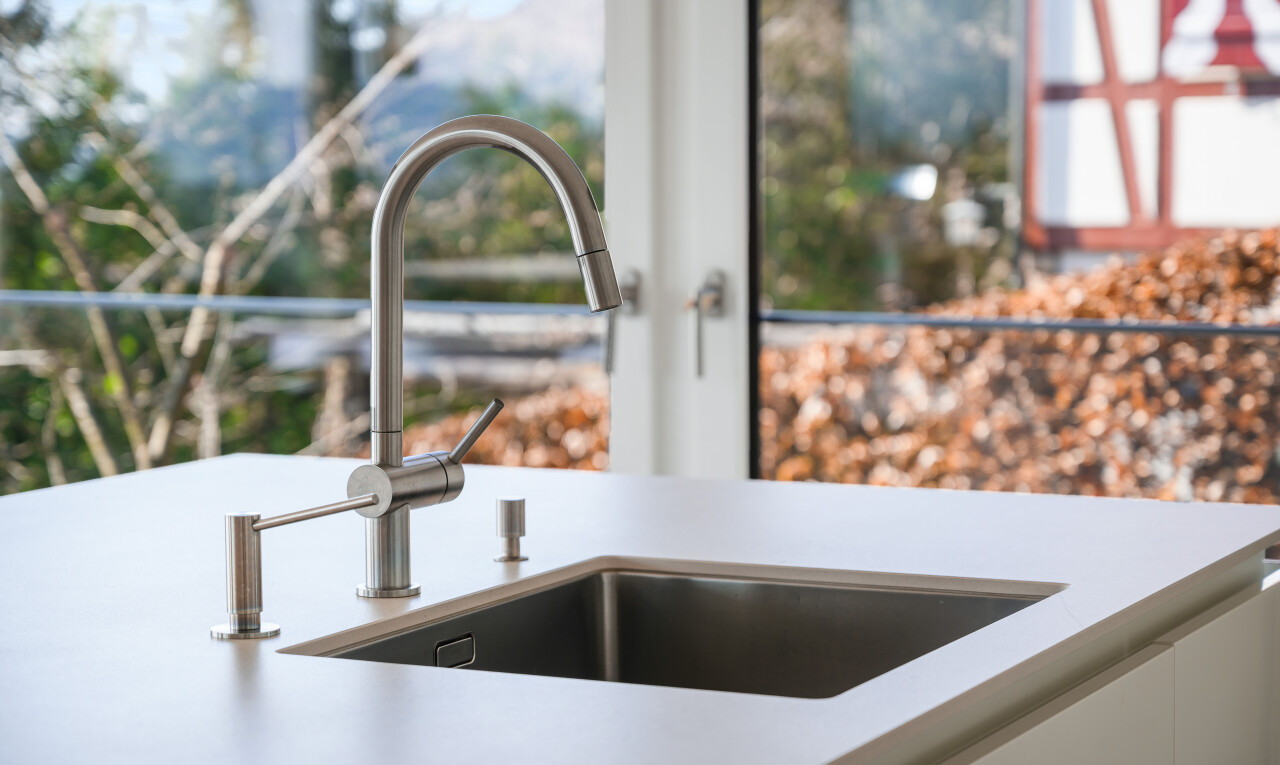 einzelheiten mit door, waschbecken, kitchen, interior, und arbeitsplatten