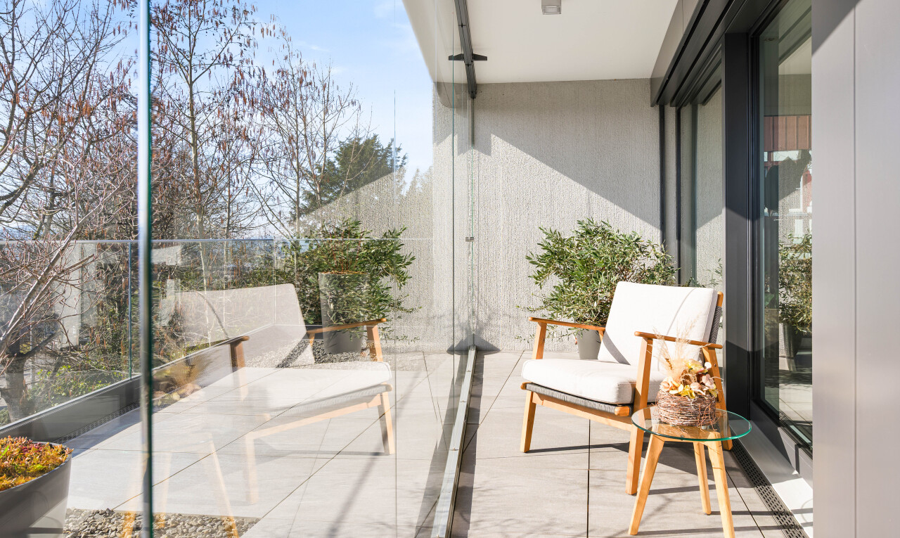 terrasse mit balkon, from property, und day time