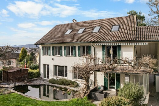 façade avec day time, balcon, toit en tuiles, cheminée, et terrasse