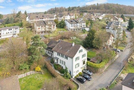 façade avec day time, clôture, et drone view