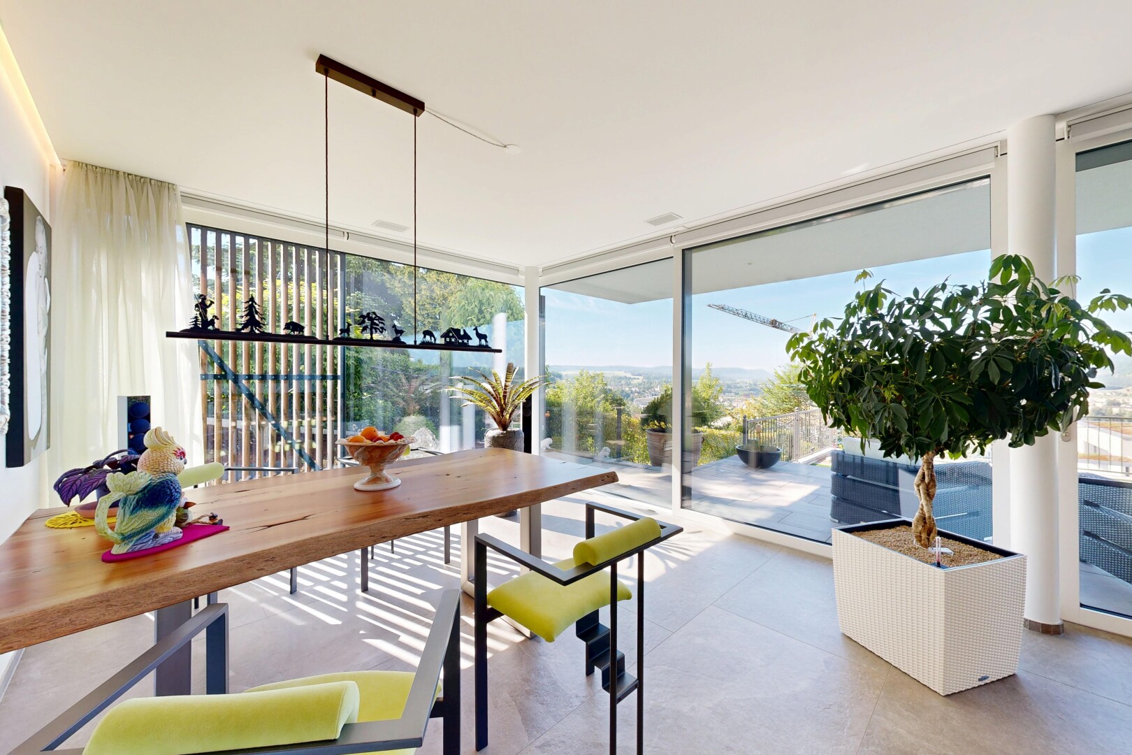 esszimmer mit day time, inside property, floor ceiling windows, bodendeckenfenster, und natural light