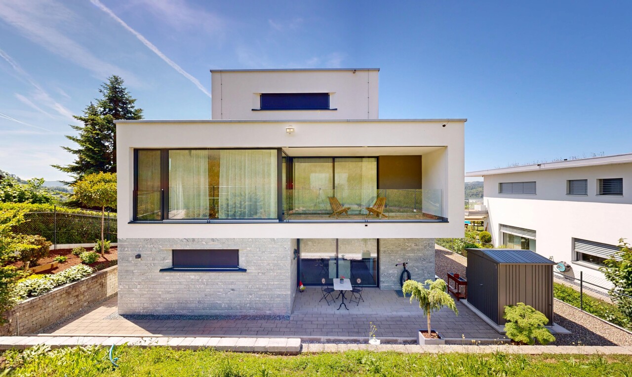 außenansicht mit day time, property visible, ziegelverkleidung, terrasse, und glasverkleidung