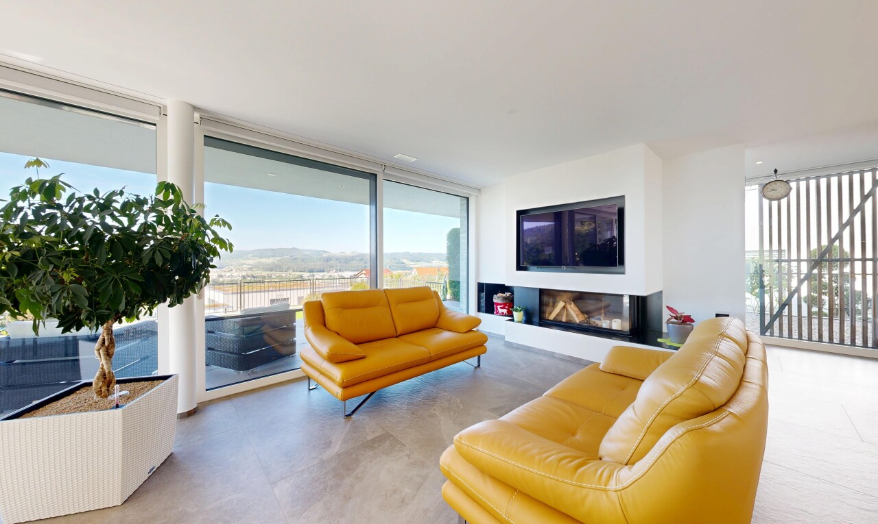 wohnzimmer mit floor ceiling windows, bodendeckenfenster, inside property, natural light, und natürliches licht