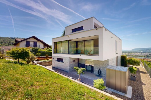 außenansicht mit day time, steinverkleidung, glasverkleidung, terrasse, und property visible