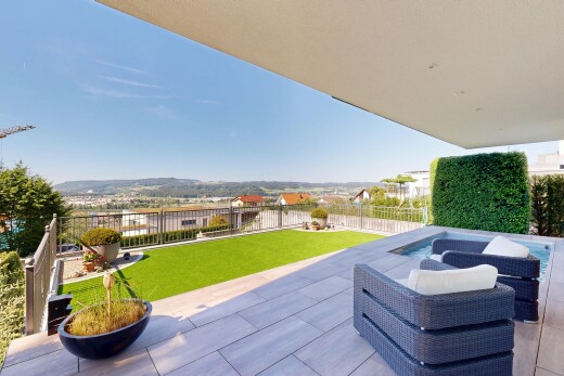 terrasse mit from property, rasen, day time, zaun, und terrasse