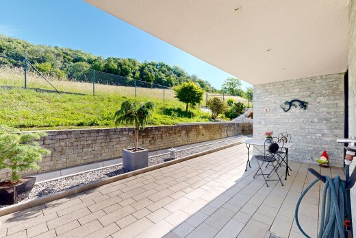 terrasse mit terrasse, zaun, from property, und day time