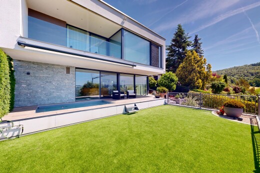 garten mit balkon, from property, rasen, zaun, und day time
