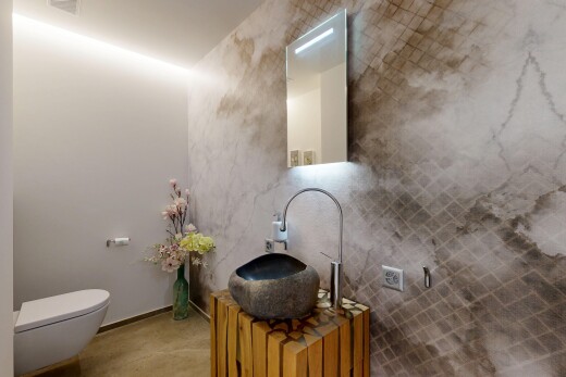 bad mit spiegel, inside property, waschbecken, schminktisch, und gäste-wc