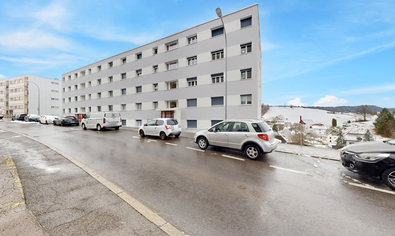 extérieur du bâtiment avec apartment complex view, vue sur le complexe d'appartements, et day time