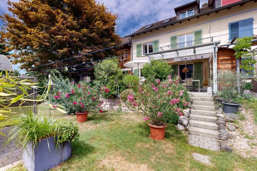 jardin avec property visible, pelouse, terrasse, from property, et pergola