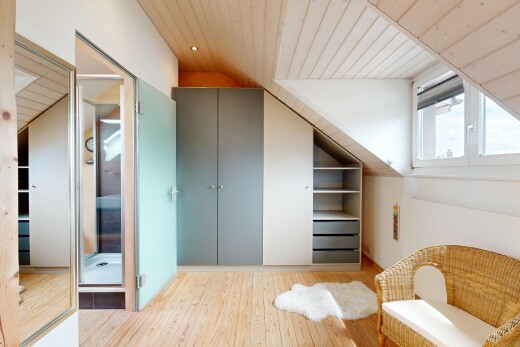 chambre avec drywall, cloison sèche, inside property, vaulted ceiling, et plafond voûté