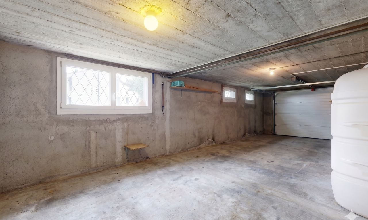 parking avec inside property