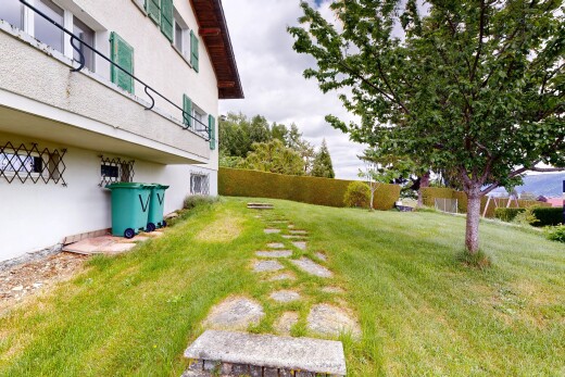garden featuring a yard